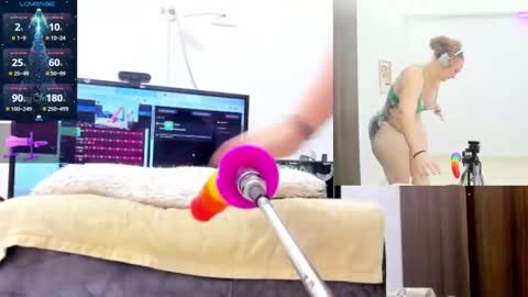 Paulina Davis  online show from December 20, 2025, 12:18 am