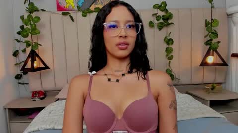 Snapshot of paulina_lopezz chatting on November 19, 2025, 9:15 pm PAULINA online show from November 19, 2025, 9:15 pm