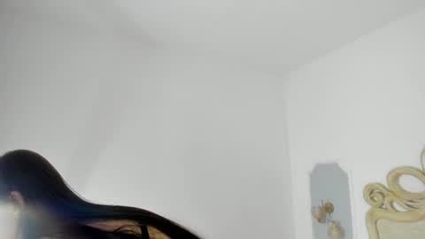 paulina lux online show from April 5, 2026, 7:44 pm