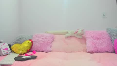 call me ur bbygurl online show from January 19, 2025, 11:10 pm