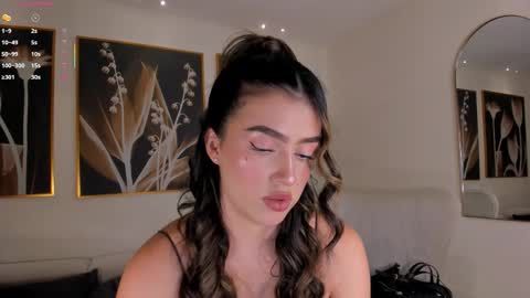 Paulina Santos  online show from February 5, 2026, 8:35 pm