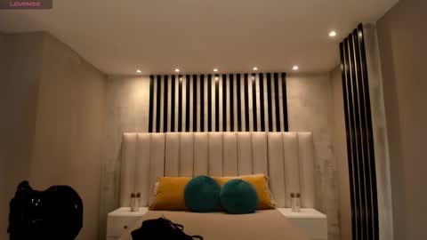 Paulina Santos  online show from February 23, 2026, 7:33 pm