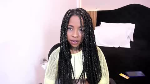 Snapshot of pauline_fox chatting on April 26, 2026, 2:31 am Pauline online show from April 26, 2026, 2:31 am