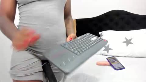 Snapshot of pauline_fox chatting on May 24, 2026, 11:32 pm Pauline online show from May 24, 2026, 11:32 pm