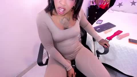 Snapshot of pauline_fox chatting on June 13, 2026, 1:47 am Pauline online show from June 13, 2026, 1:47 am