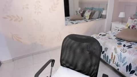 Snapshot of pauline_fox chatting on June 16, 2026, 2:03 am Pauline online show from June 16, 2026, 2:03 am