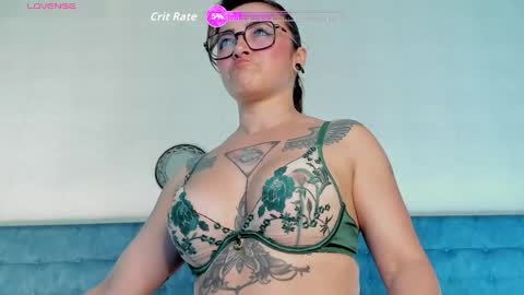 Snapshot of paulinnablue chatting on October 1, 2025, 9:21 pm Paulina Blue online show from October 1, 2025, 9:21 pm