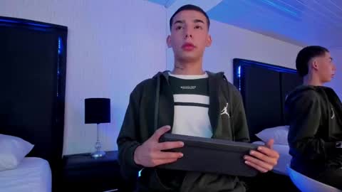 PaulSaenz online show from April 28, 2026, 3:33 am