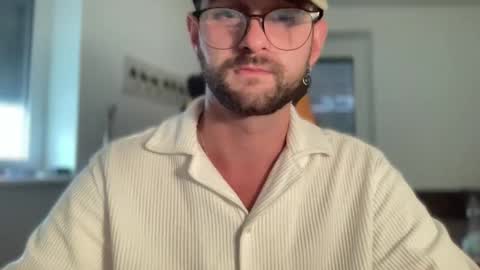 Snapshot of paulsimpsn chatting on September 12, 2025, 4:18 pm love bush online show from September 12, 2025, 4:18 pm