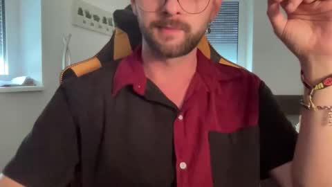 Snapshot of paulsimpsn chatting on October 6, 2025, 2:14 pm love bush online show from October 6, 2025, 2:14 pm