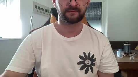 Snapshot of paulsimpsn chatting on October 19, 2025, 8:48 am love bush online show from October 19, 2025, 8:48 am