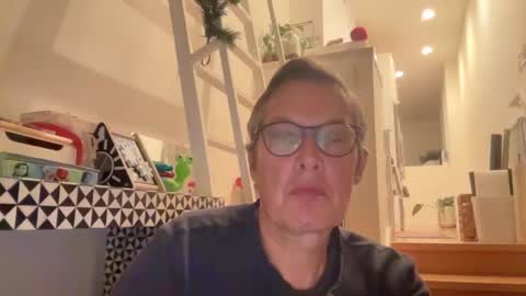 paulwill2377 online show from December 15, 2025, 2:05 am