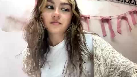 peachesncreampiezz online show from May 23, 2026, 8:46 pm