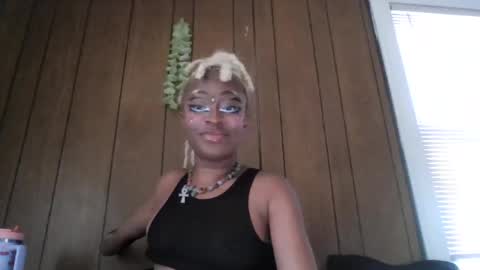 Peach online show from December 4, 2025, 8:50 pm