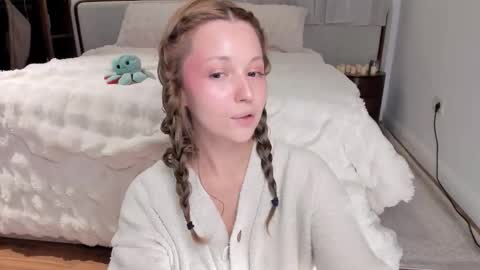 Lili online show from December 1, 2025, 7:24 am