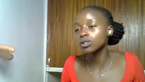 peachy_ebony online show from November 17, 2025, 2:50 am