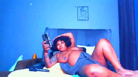 Snapshot of pearlblu38 chatting on April 21, 2026, 1:42 am Pearl online show from April 21, 2026, 1:42 am