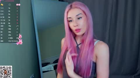 Snapshot of pearlenehidaka chatting on December 14, 2025, 5:35 am Emma online show from December 14, 2025, 5:35 am