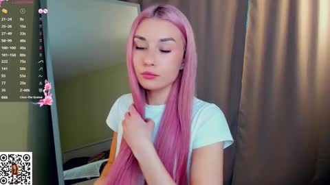 Snapshot of pearlenehidaka chatting on December 16, 2025, 6:07 am Emma online show from December 16, 2025, 6:07 am