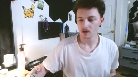 Snapshot of pebblesindogs chatting on November 10, 2025, 10:20 pm lil soss online show from November 10, 2025, 10:20 pm