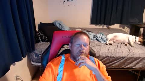 pecker40 online show from October 1, 2025, 1:00 am