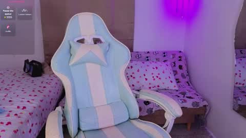 peggy-funn online show from December 5, 2025, 2:31 am