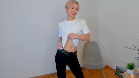 Snapshot of peggypierce chatting on December 4, 2024, 9:13 pm Leo online show from December 4, 2024, 9:13 pm