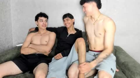 Snapshot of pelusos_mens chatting on March 20, 2026, 7:41 pm CAIN-19 ALLEN-18 RONALD-18 AUSTIN-18 MOD DANTE online show from March 20, 2026, 7:41 pm