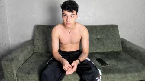 Snapshot of pelusos_mens chatting on March 21, 2026, 7:39 pm CAIN-19 ALLEN-18 RONALD-18 AUSTIN-18 MOD DANTE online show from March 21, 2026, 7:39 pm