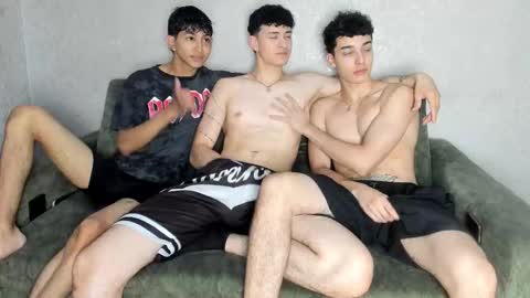 Snapshot of pelusos_mens chatting on March 23, 2026, 7:18 pm CAIN-19 ALLEN-18 RONALD-18 AUSTIN-18 MOD DANTE online show from March 23, 2026, 7:18 pm
