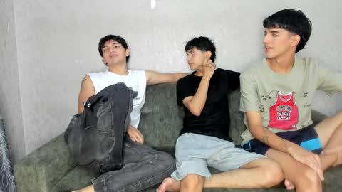 Snapshot of pelusos_mens chatting on April 7, 2026, 7:14 pm CAIN-19 ALLEN-18 RONALD-18 AUSTIN-18 MOD DANTE online show from April 7, 2026, 7:14 pm