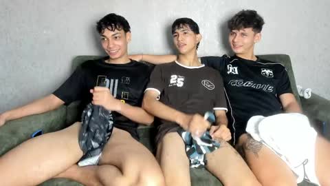 Snapshot of pelusos_mens chatting on April 9, 2026, 2:22 pm CAIN-19 ALLEN-18 RONALD-18 AUSTIN-18 MOD DANTE online show from April 9, 2026, 2:22 pm