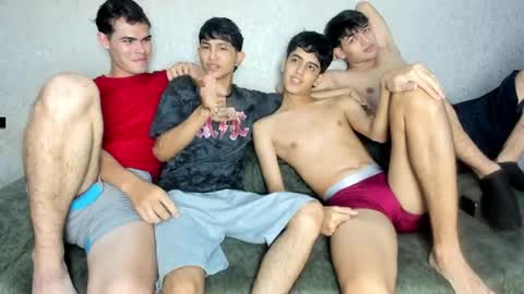 Snapshot of pelusos_mens chatting on April 29, 2026, 7:42 pm CAIN-19 ALLEN-18 RONALD-18 AUSTIN-18 MOD DANTE online show from April 29, 2026, 7:42 pm