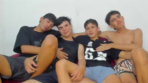 Snapshot of pelusos_mens chatting on July 23, 2026, 7:34 pm CAIN-19 ALLEN-18 RONALD-18 AUSTIN-18 MOD DANTE online show from July 23, 2026, 7:34 pm