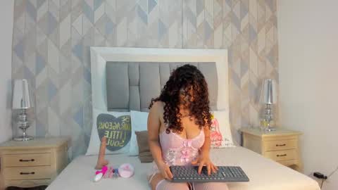  Penelope  online show from September 25, 2025, 4:05 am
