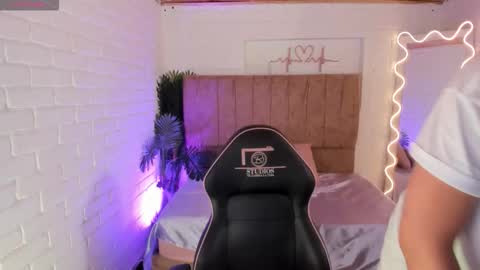 Snapshot of penelope_tay chatting on November 9, 2025, 3:05 am penelope online show from November 9, 2025, 3:05 am