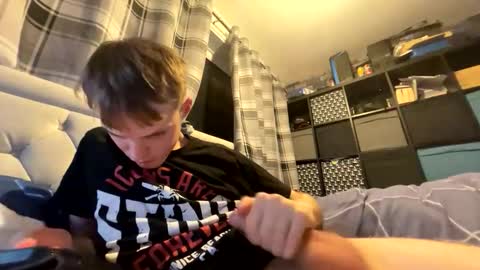 Penguin online show from October 25, 2025, 11:54 pm