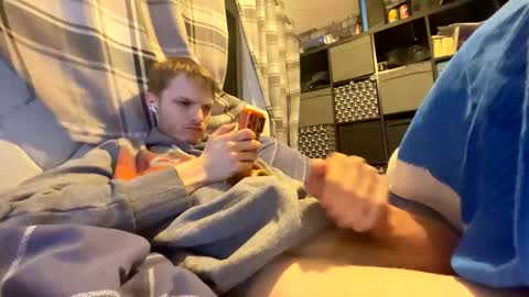 Penguin online show from November 23, 2025, 7:24 pm