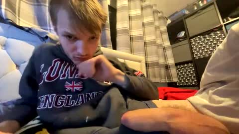 Penguin online show from December 14, 2025, 7:07 pm