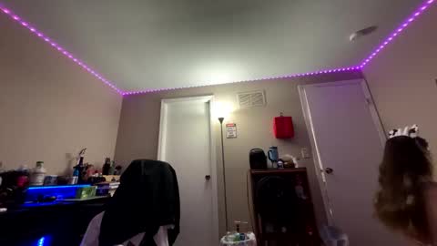 Penutbuttajelllytime online show from February 10, 2026, 1:53 am