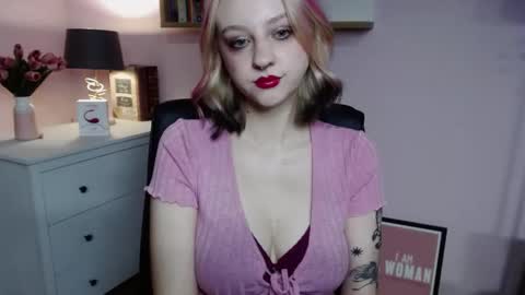 Snapshot of perfect_madeline chatting on December 14, 2024, 7:51 am Madeline online show from December 14, 2024, 7:51 am