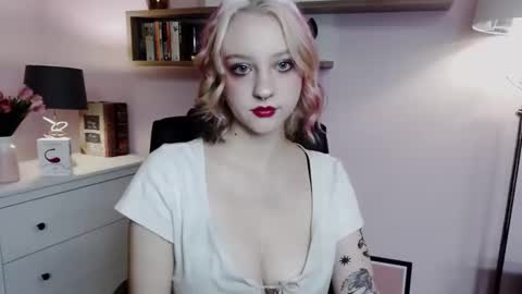 Snapshot of perfect_madeline chatting on December 19, 2024, 4:13 pm Madeline online show from December 19, 2024, 4:13 pm