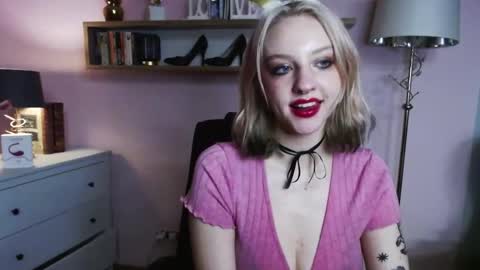 Snapshot of perfect_madeline chatting on December 23, 2024, 7:20 pm Madeline online show from December 23, 2024, 7:20 pm