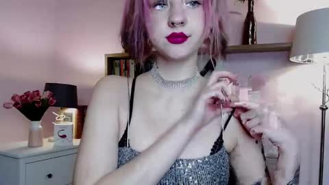 Snapshot of perfect_madeline chatting on December 30, 2024, 3:35 pm Madeline online show from December 30, 2024, 3:35 pm