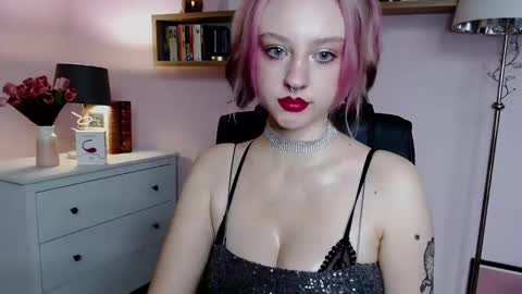 Snapshot of perfect_madeline chatting on December 30, 2024, 6:38 pm Madeline online show from December 30, 2024, 6:38 pm