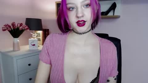 Snapshot of perfect_madeline chatting on January 12, 2025, 2:41 pm Madeline online show from January 12, 2025, 2:41 pm