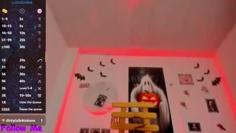 Perla online show from October 24, 2025, 7:32 pm