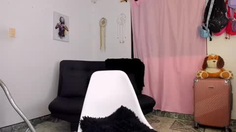 Dulce maria online show from February 13, 2025, 10:33 pm