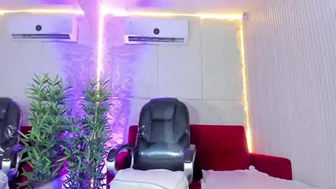 PERLA  online show from September 30, 2025, 11:21 pm