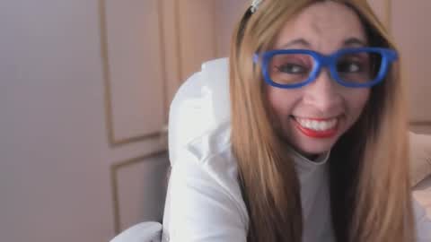 Snapshot of perlapreciosa chatting on February 1, 2026, 4:00 am PerlaPreciosa online show from February 1, 2026, 4:00 am